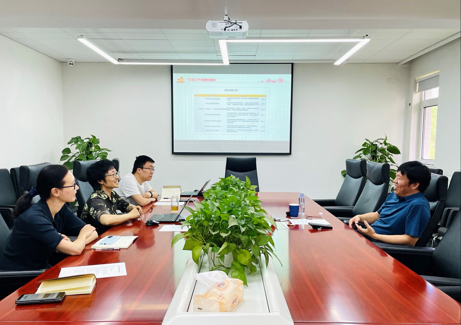 中國有研黨委委員、總會計(jì)師劉顯清赴研究生院黨總支督導(dǎo)主題教育工作