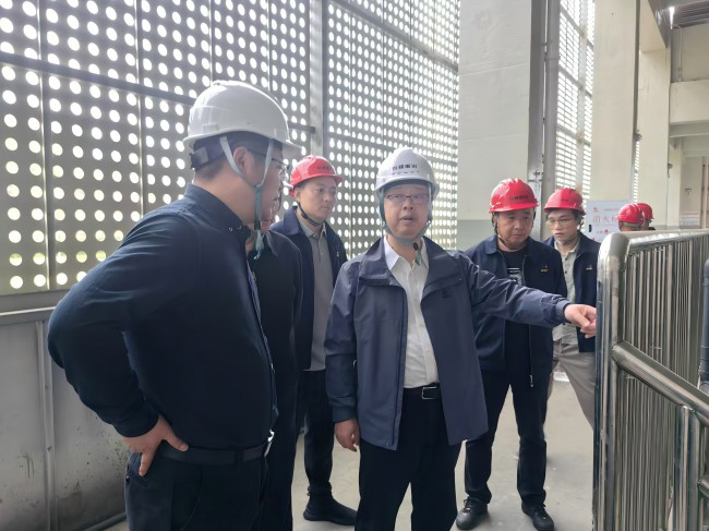 中國有研副總經(jīng)理毛昌輝帶隊(duì)赴樂山有研、有研重冶和國合重慶進(jìn)行安全檢查