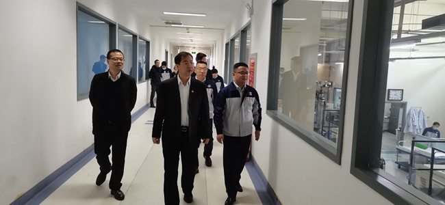 中國有研黨委書記、董事長趙曉晨到有研國晶輝調(diào)研